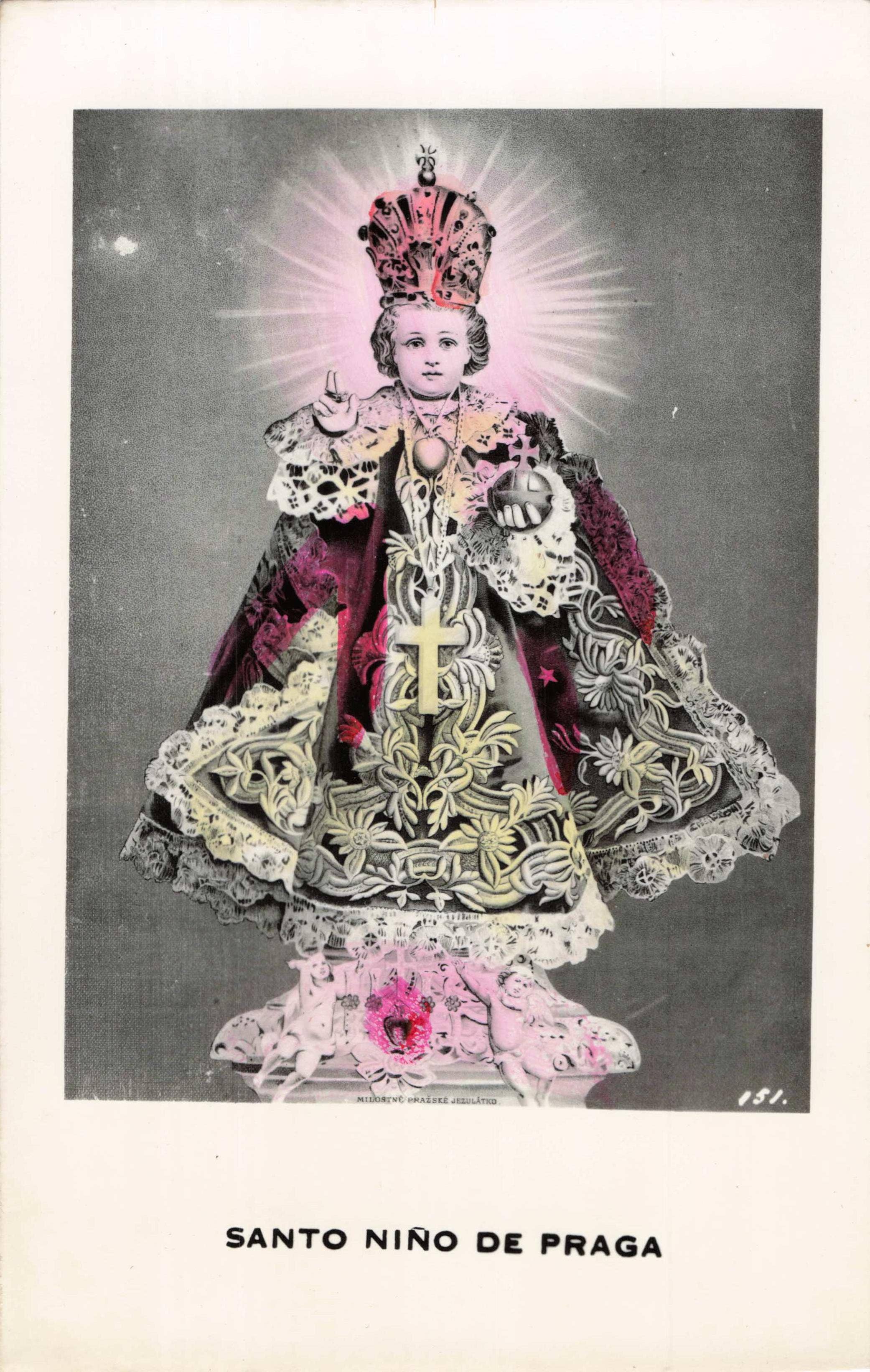 Decorative image of Santo Niño de Praga with ornate clothing and crown on a gray background.