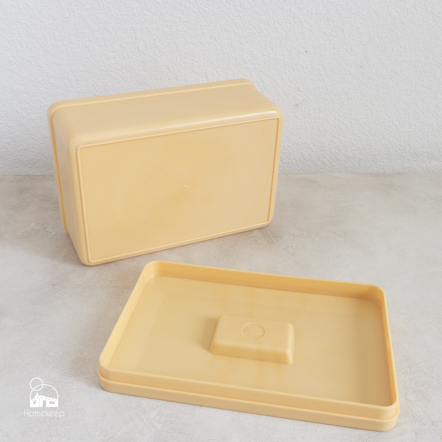Vintage Cream Hard Plastic (Bakelite) Coracle Sandwich Food Box - Homekeep Studio